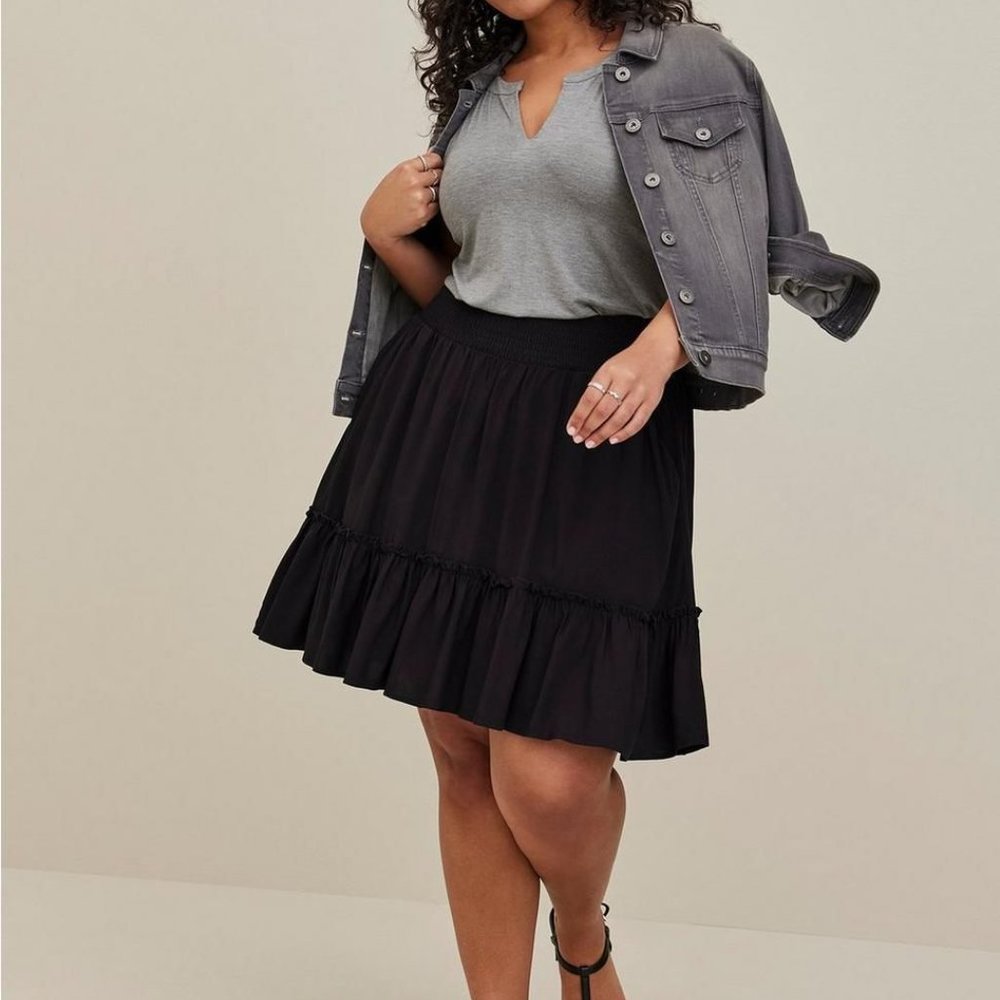 NWT Torrid sz 4X black tiered ruffle smock skirt